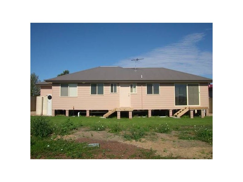 7 Robey Avenue, Quirindi NSW 2343