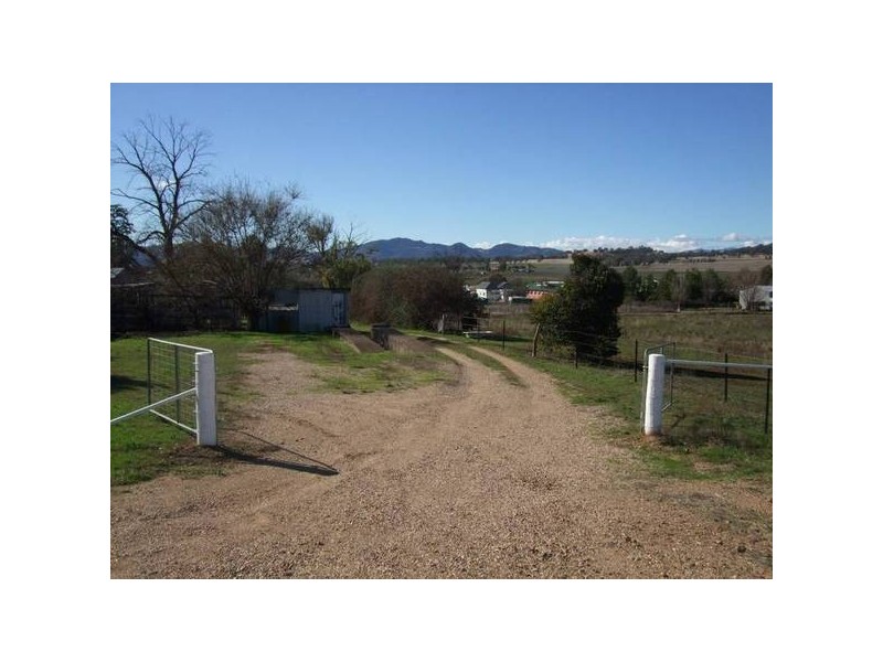 44 Russell Street, Quirindi NSW 2343
