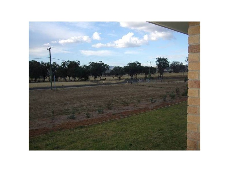 4 Barnes Drive, Quirindi NSW 2343