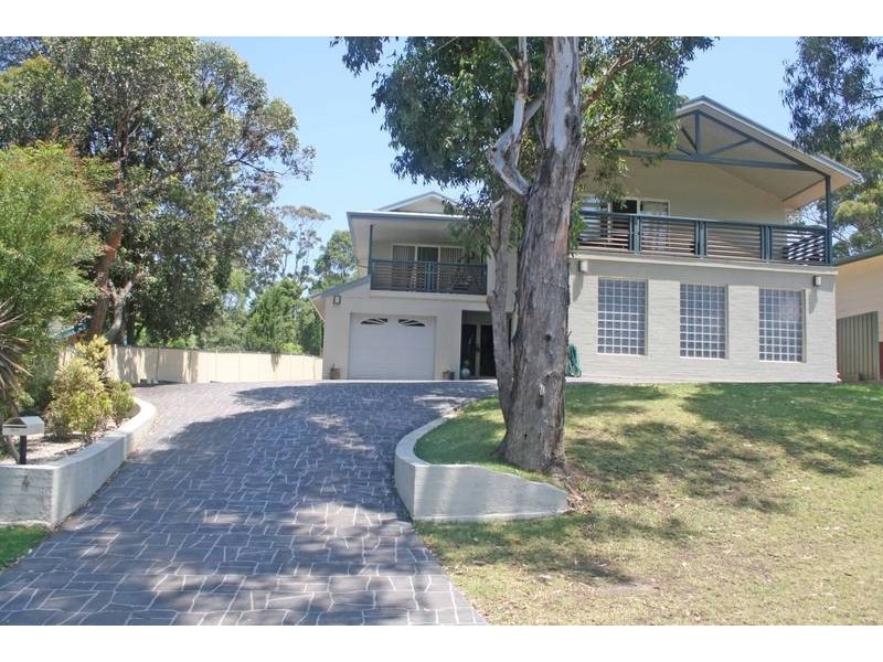 4 Buckland Street, Mollymook NSW 2539