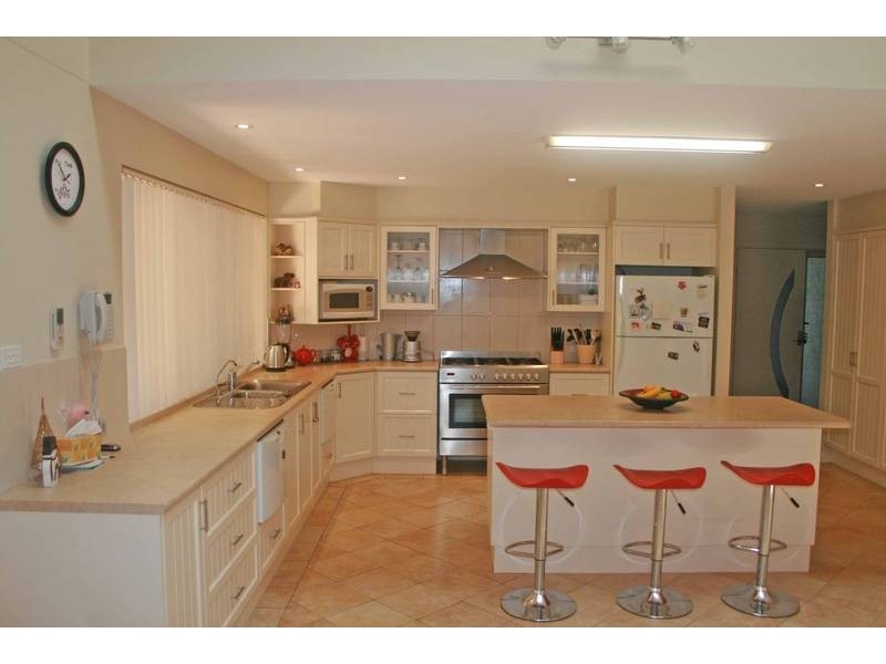 4 Buckland Street, Mollymook NSW 2539