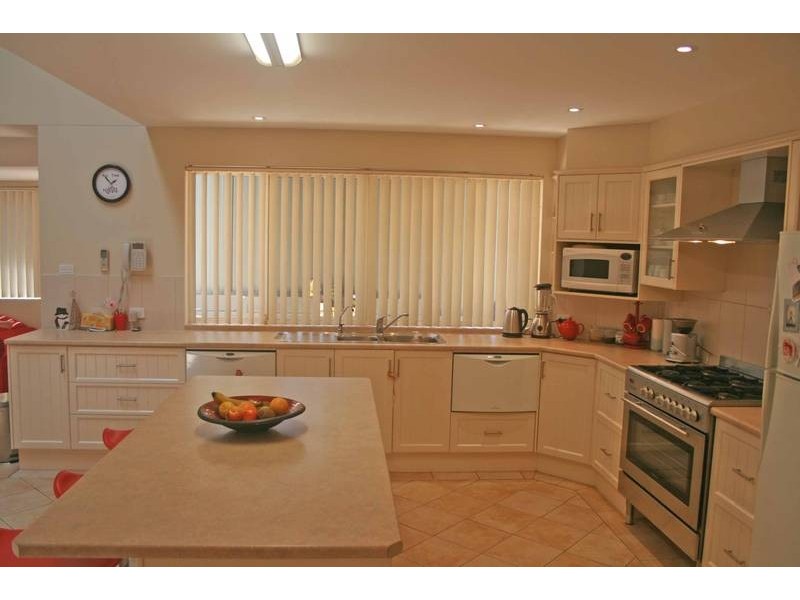 4 Buckland Street, Mollymook NSW 2539