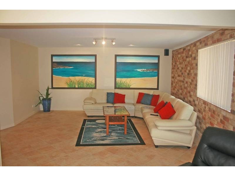 4 Buckland Street, Mollymook NSW 2539
