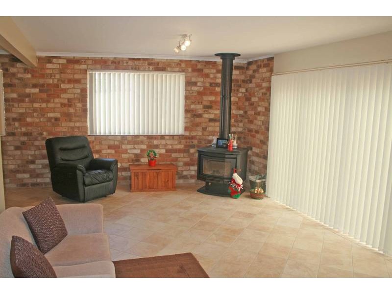 4 Buckland Street, Mollymook NSW 2539