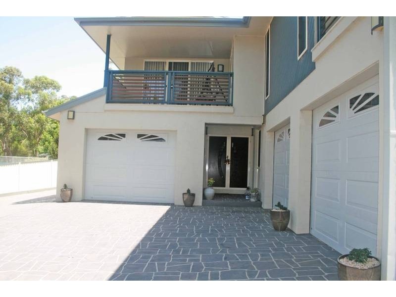 4 Buckland Street, Mollymook NSW 2539
