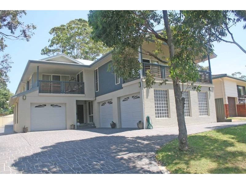 4 Buckland Street, Mollymook NSW 2539