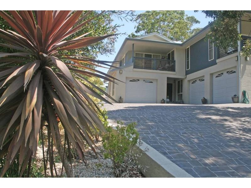 4 Buckland Street, Mollymook NSW 2539