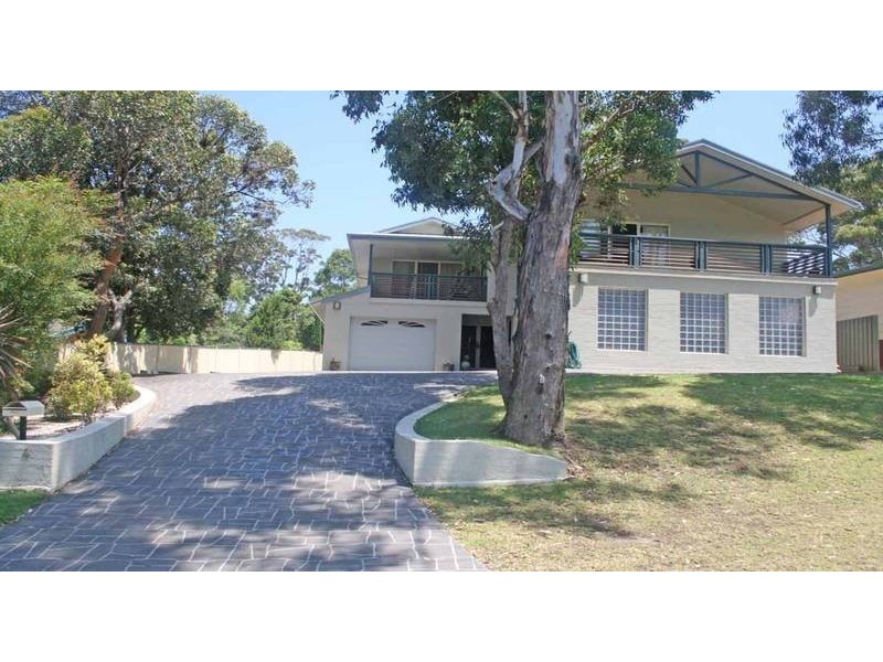 4 Buckland Street, Mollymook NSW 2539
