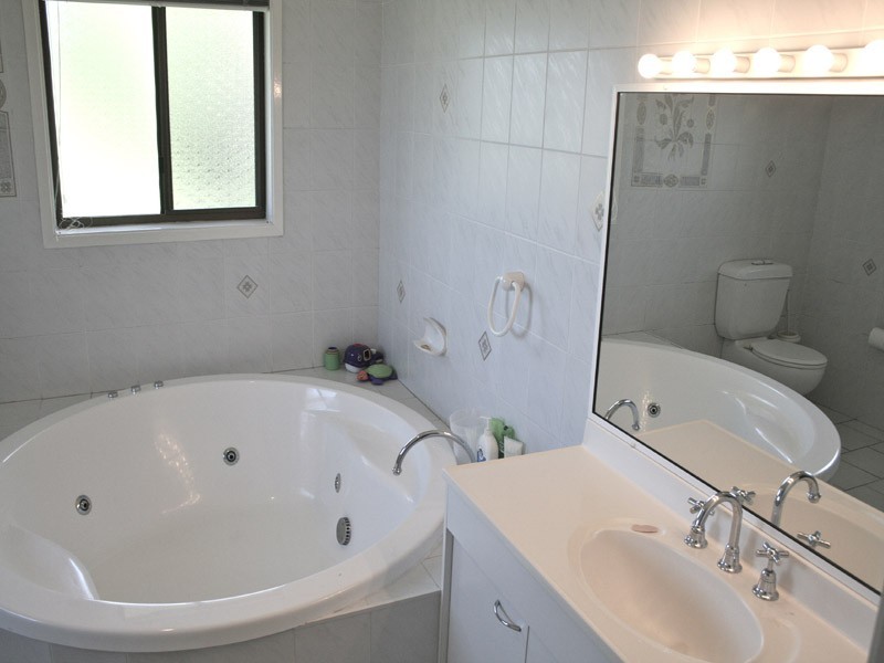 42 Pengana Crescent, Mollymook NSW 2539