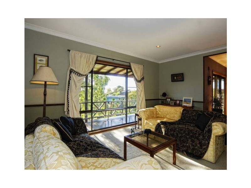 6 North East Place, Mollymook NSW 2539