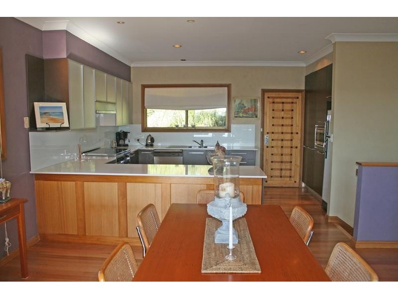 6 North East Place, Mollymook NSW 2539