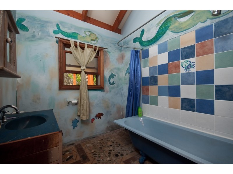 18A River Road, Lake Tabourie NSW 2539