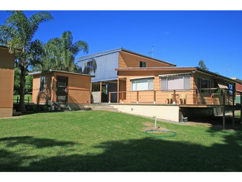 39 Princes Highway, Lake Tabourie NSW 2539