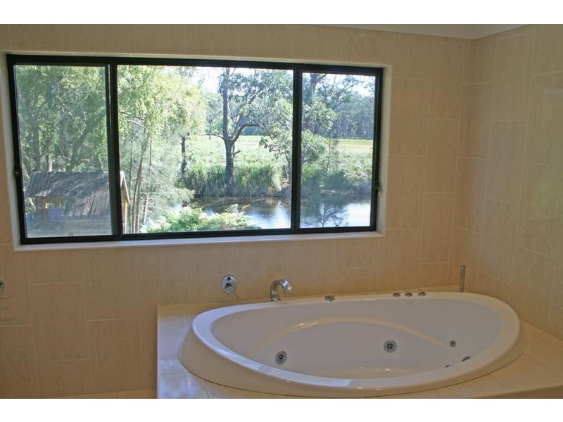 39 Princes Highway, Lake Tabourie NSW 2539