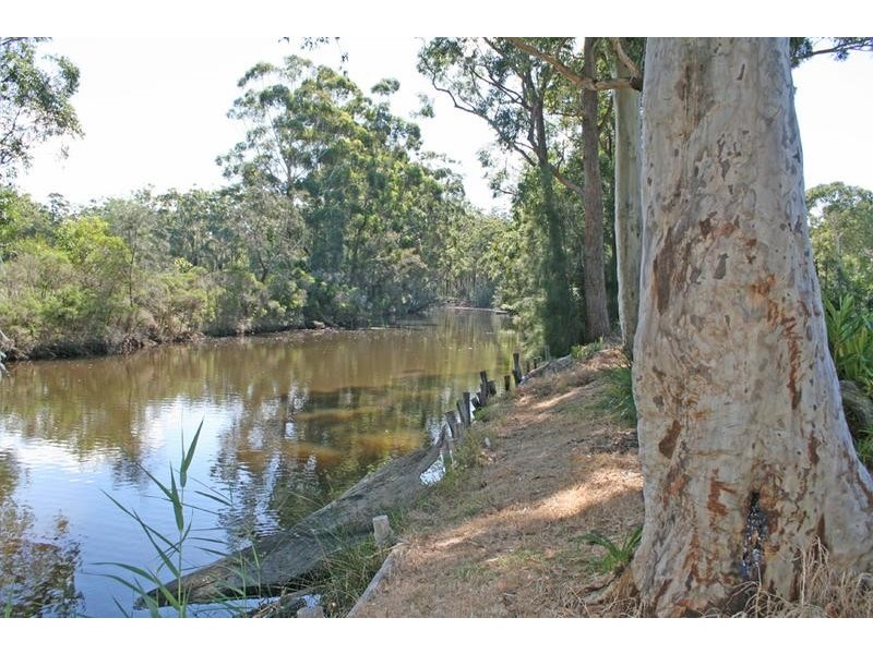 39 Princes Highway, Lake Tabourie NSW 2539