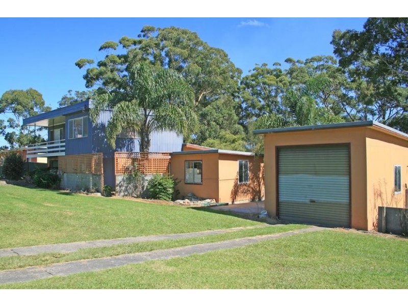 39 Princes Highway, Lake Tabourie NSW 2539