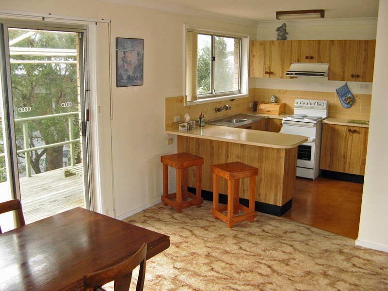42 Bushland Avenue, Mollymook NSW 2539