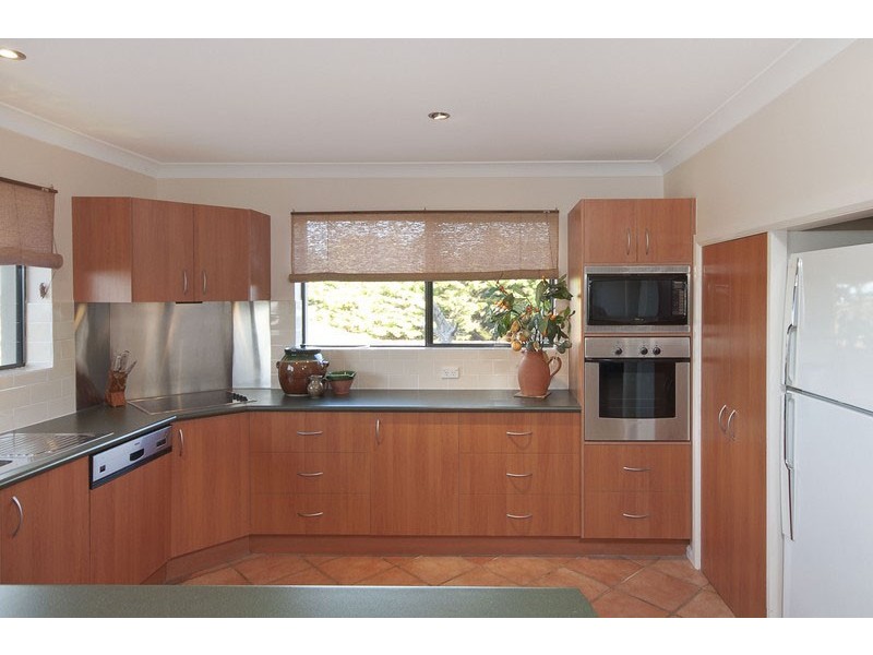 42 Seaview St, Mollymook NSW 2539