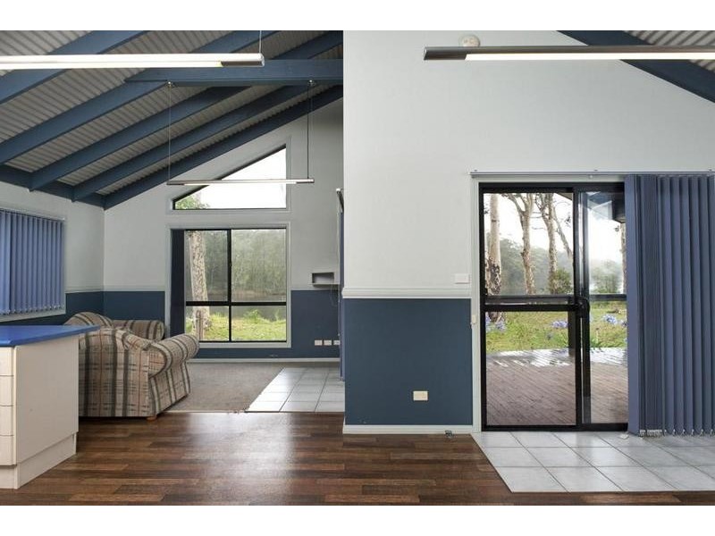 24 Princes Highway, Lake Tabourie NSW 2539