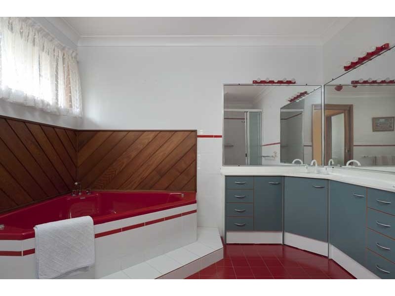 24 Leigh Crescent, Ulladulla NSW 2539