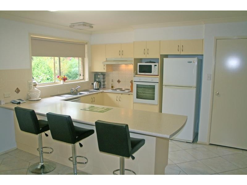 4 Henry Place, Kings Point NSW 2539