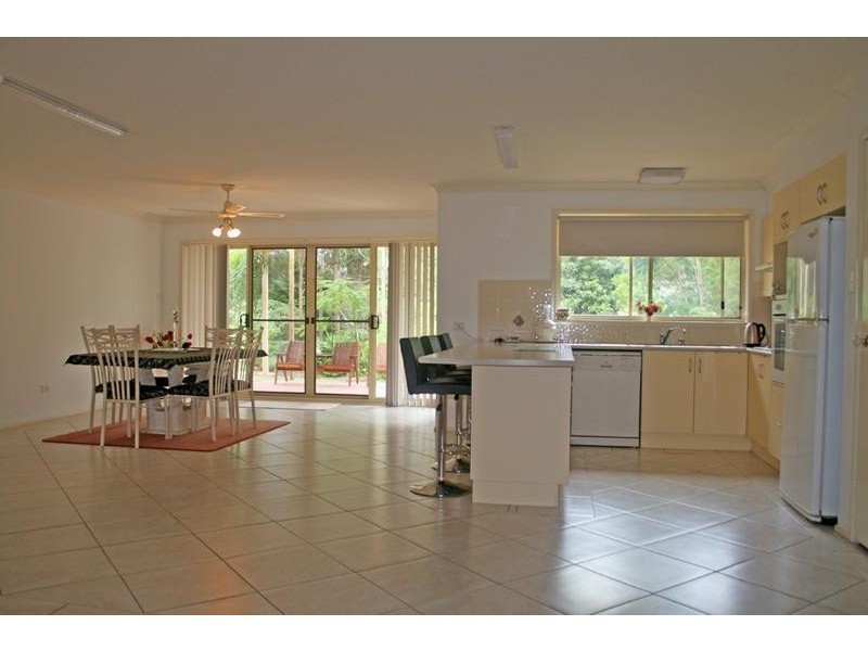 4 Henry Place, Kings Point NSW 2539