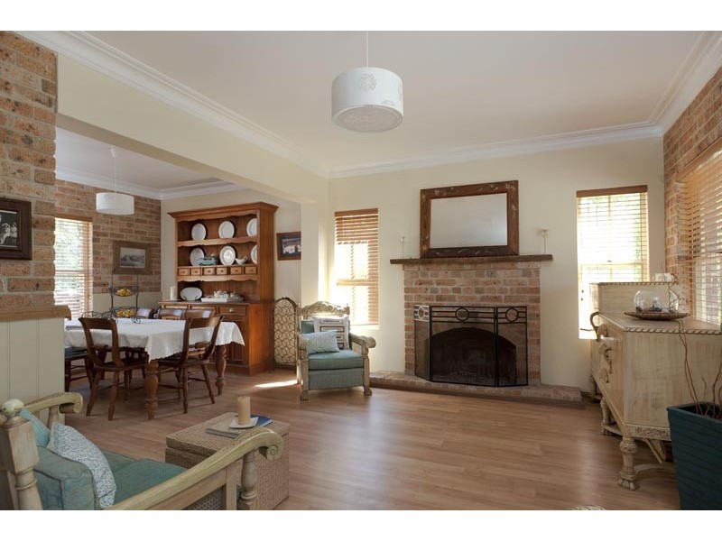 15 Beach Street, Lake Tabourie NSW 2539