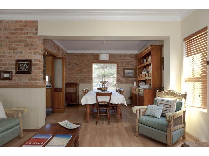 15 Beach Street, Lake Tabourie NSW 2539
