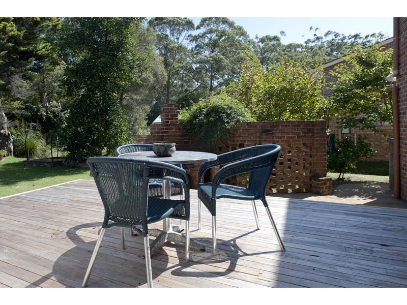 15 Beach Street, Lake Tabourie NSW 2539