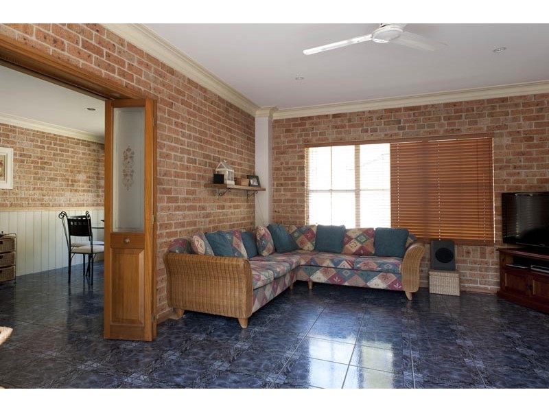 15 Beach Street, Lake Tabourie NSW 2539