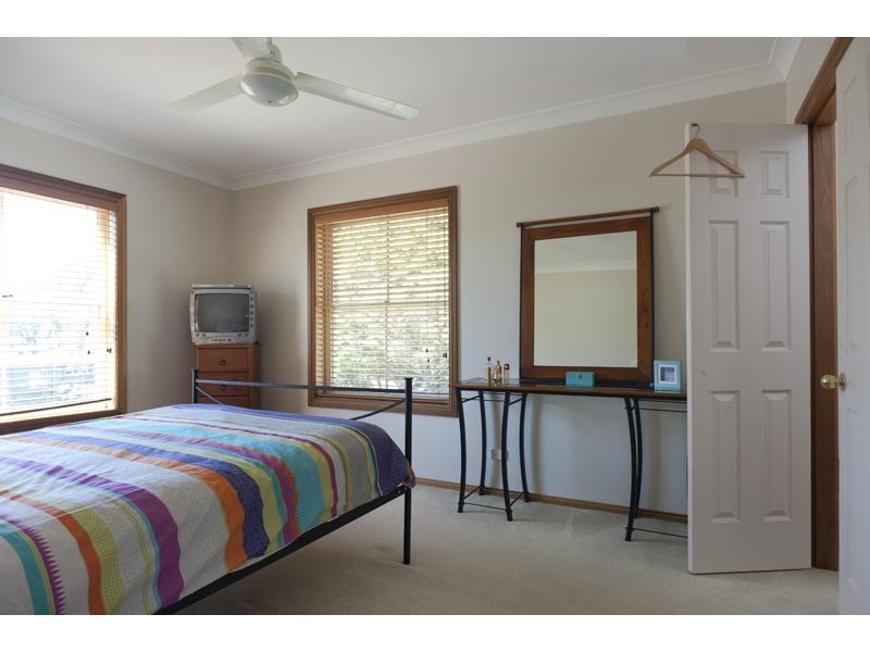 15 Beach Street, Lake Tabourie NSW 2539