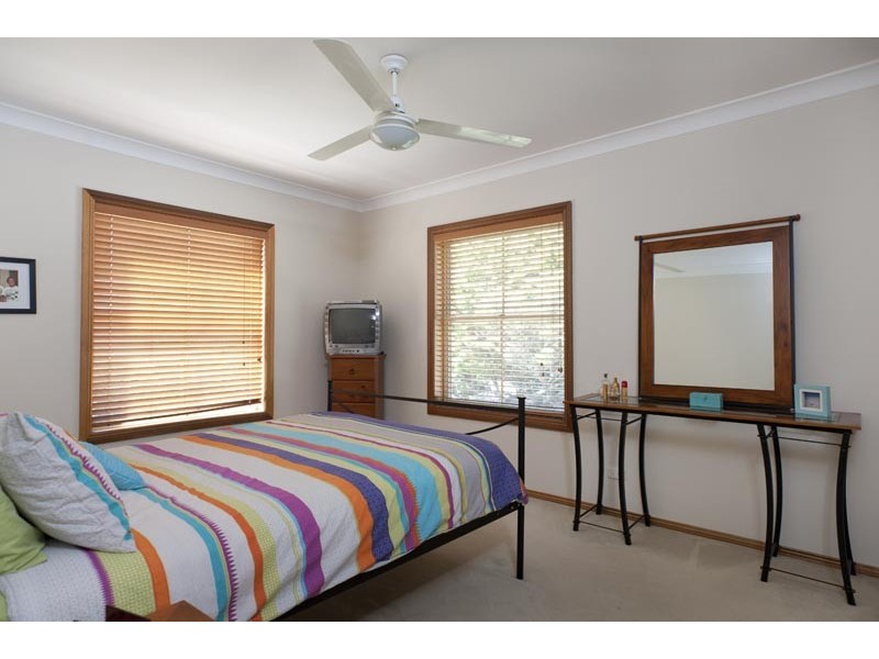 15 Beach Street, Lake Tabourie NSW 2539