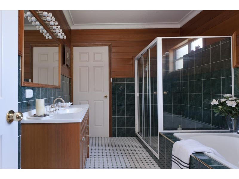 15 Beach Street, Lake Tabourie NSW 2539