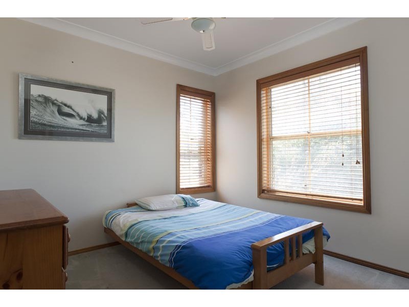 15 Beach Street, Lake Tabourie NSW 2539