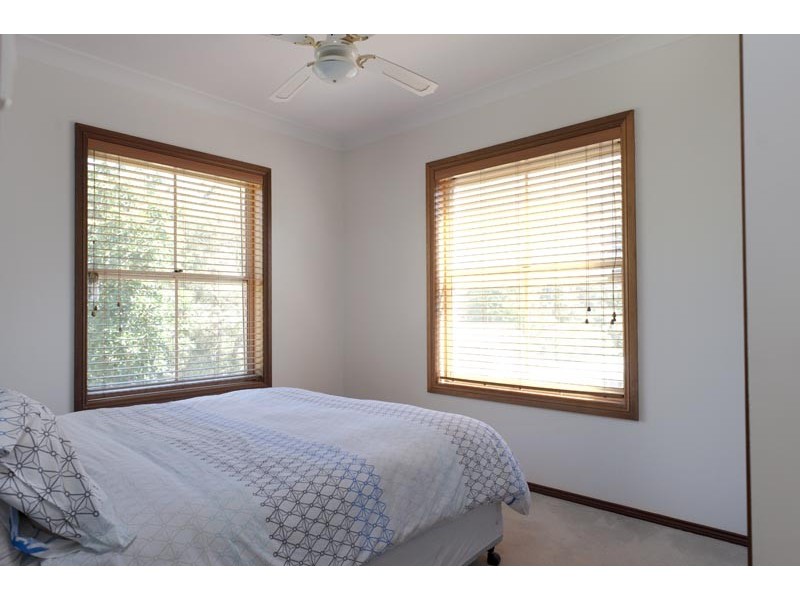 15 Beach Street, Lake Tabourie NSW 2539