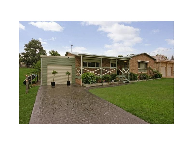 22 Edwin Avenue, Lake Conjola NSW 2539
