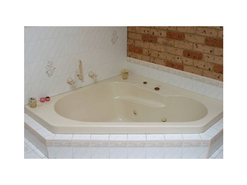 8 Garrad Way, Lake Conjola NSW 2539