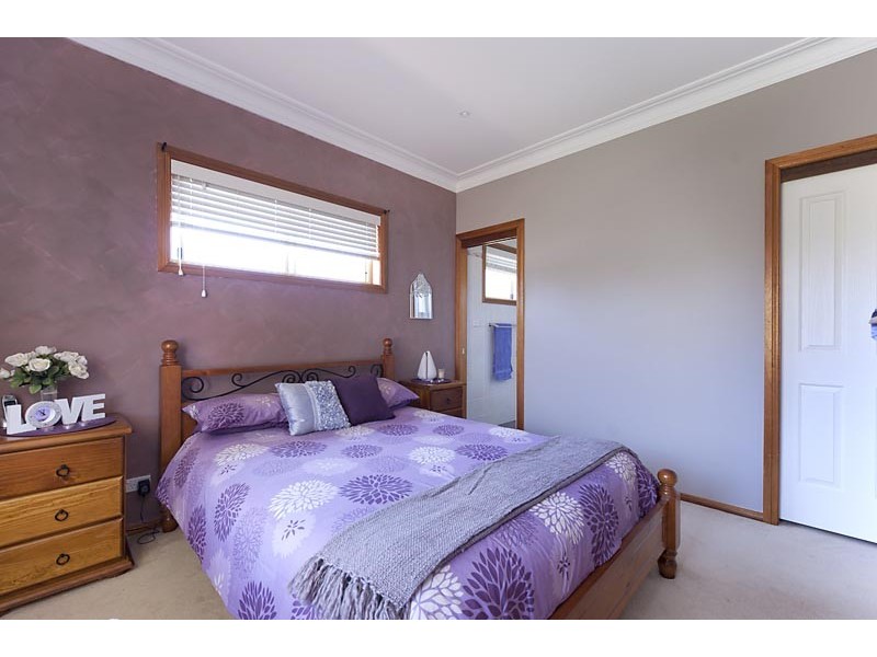 19 James Crescent, Kings Point NSW 2539