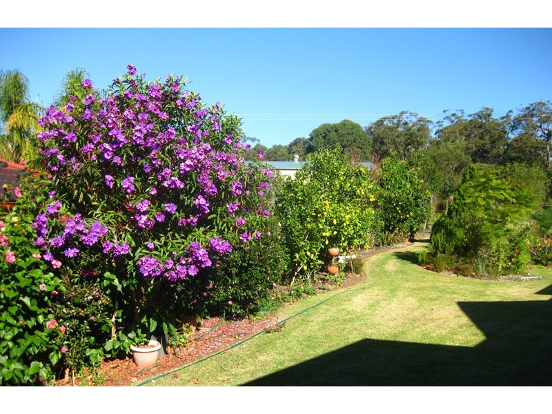6 Callemondah Close, Narrawallee NSW 2539