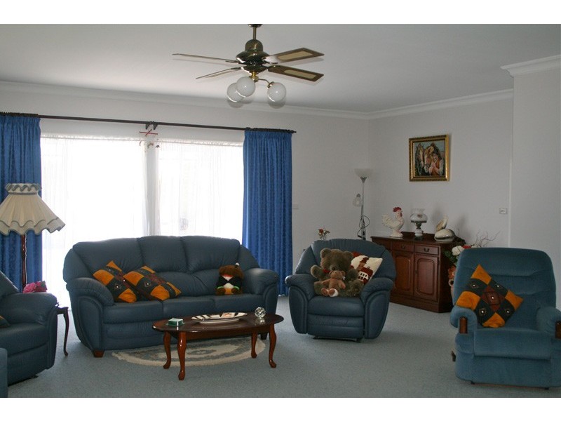 11 Blake Plc, Narrawallee NSW 2539