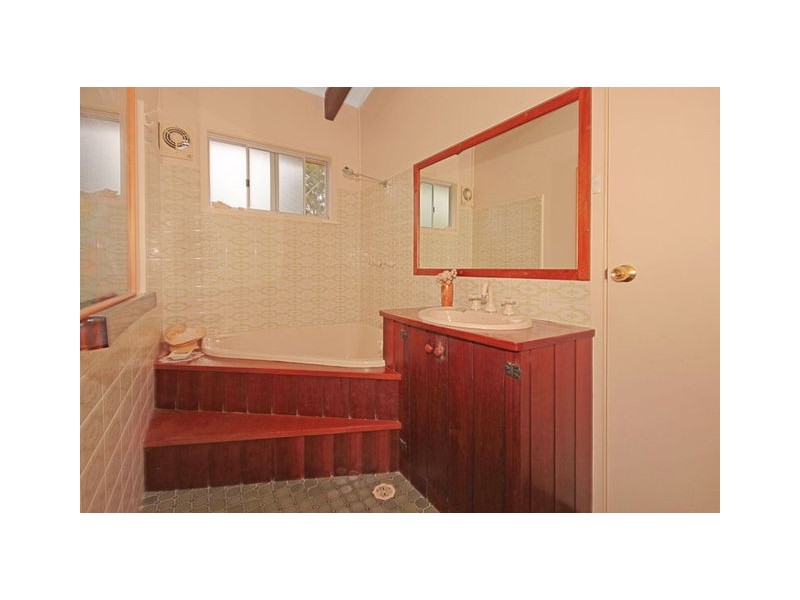 11 Tallwood Avenue, Narrawallee NSW 2539