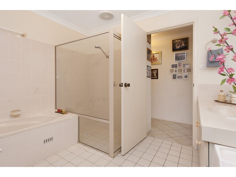 18 Edwin Avenue, Lake Conjola NSW 2539