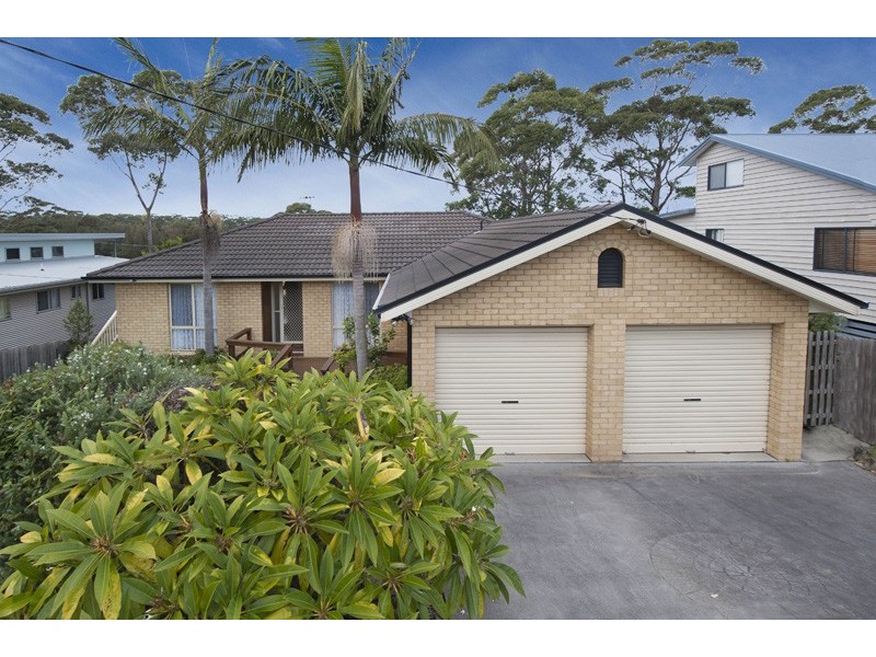 16 Torquay Drive, Lake Tabourie NSW 2539