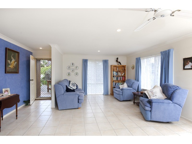 16 Torquay Drive, Lake Tabourie NSW 2539