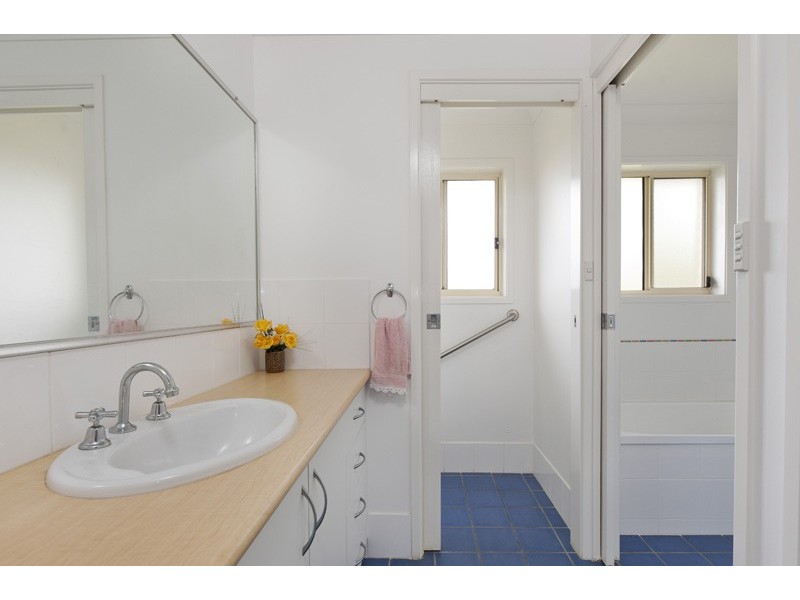 16 Torquay Drive, Lake Tabourie NSW 2539