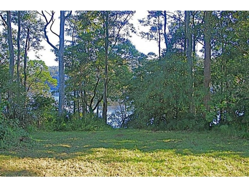 18 James Crescent, Kings Point NSW 2539