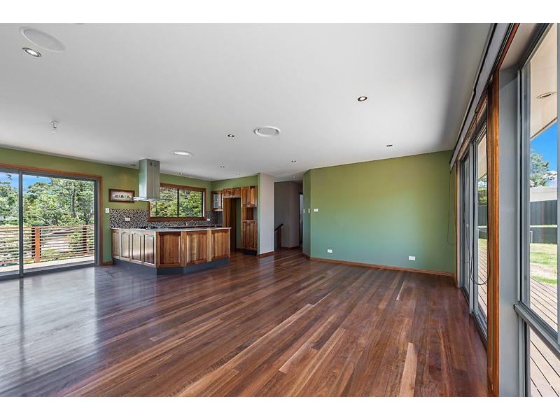 8 Weymouth Road, Lake Tabourie NSW 2539