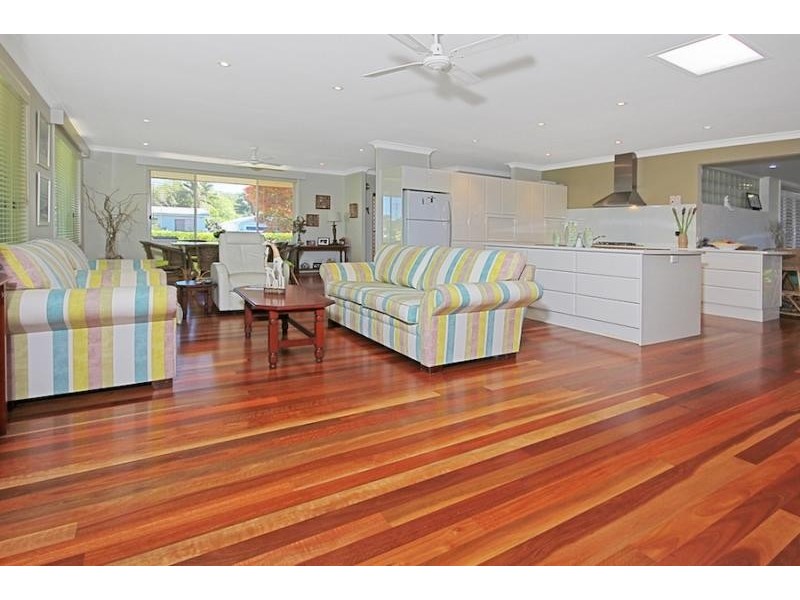 44 Lakeview Drive, Burrill Lake NSW 2539