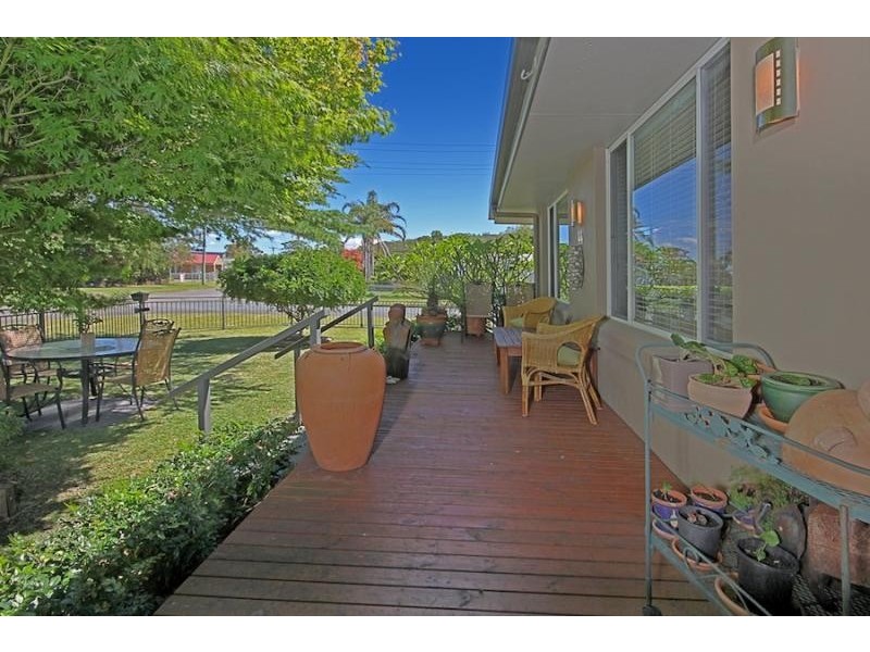 44 Lakeview Drive, Burrill Lake NSW 2539
