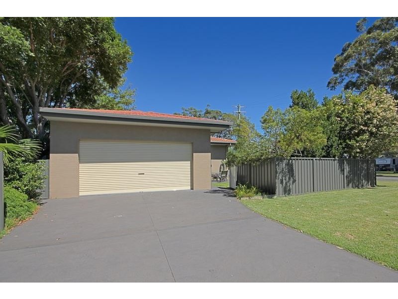 44 Lakeview Drive, Burrill Lake NSW 2539